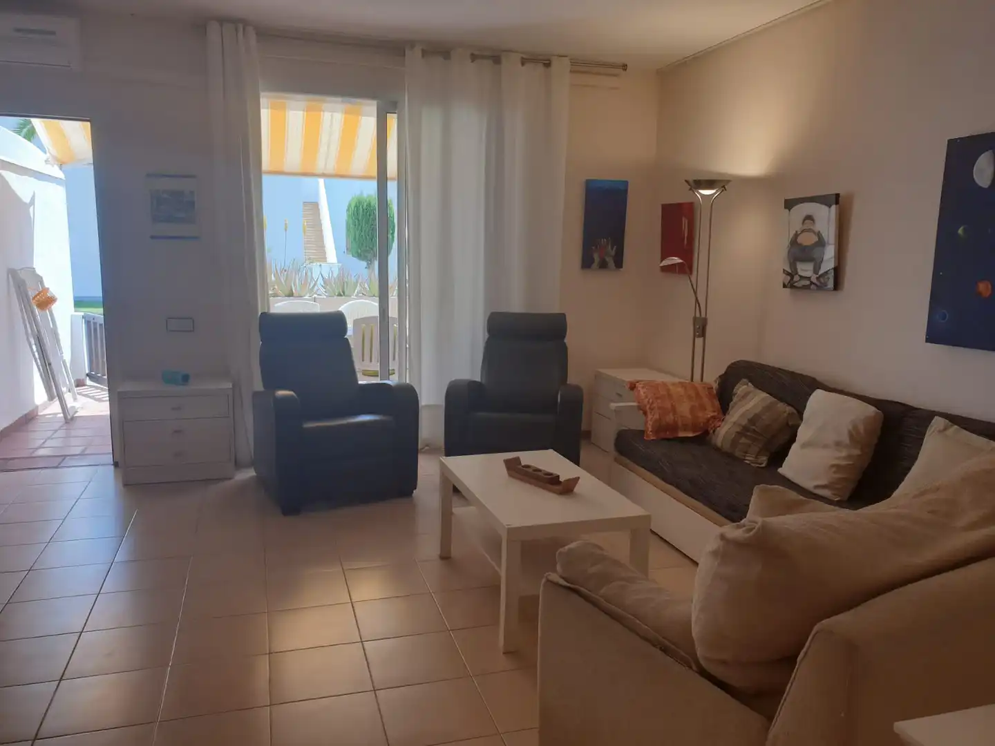 Planta baja de alquiler en Carrer del Monestir de Poblet, 1, La Pineda