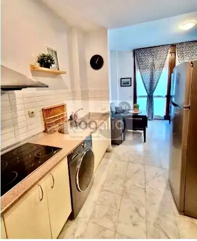 Cocina de Estudio de alquiler en Sevilla con Aire acondicionado, Terraza y Piscina