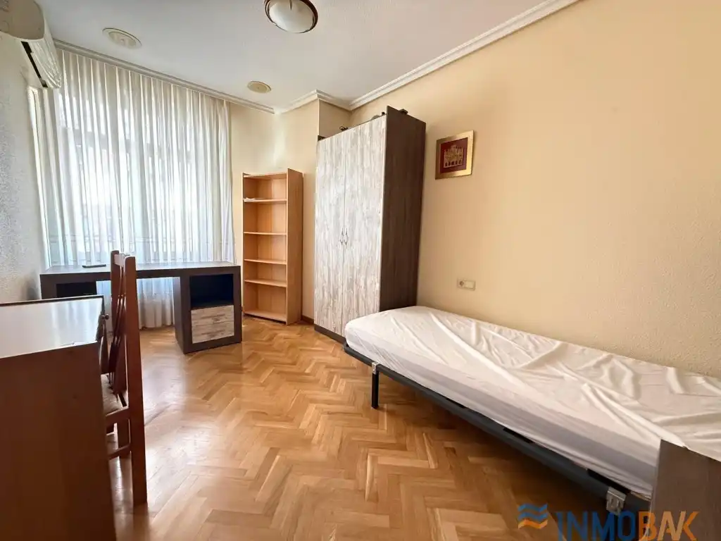 Flat with terrace to rent in San Bernardo - Carmelitas - Campus, imagen 8