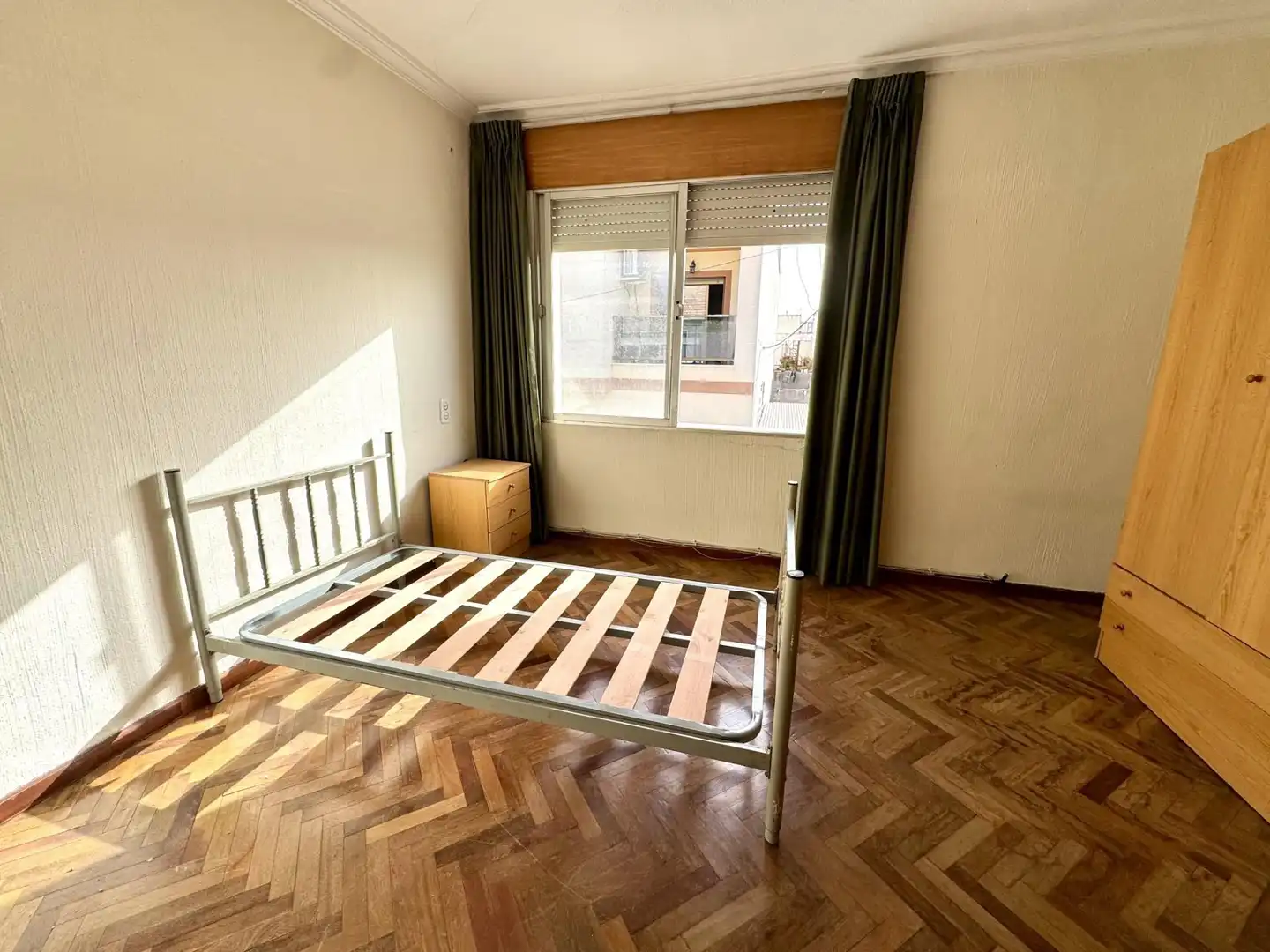 Dormitori de Pis de lloguer en Orihuela amb Parquet, Terrassa i Moblat
