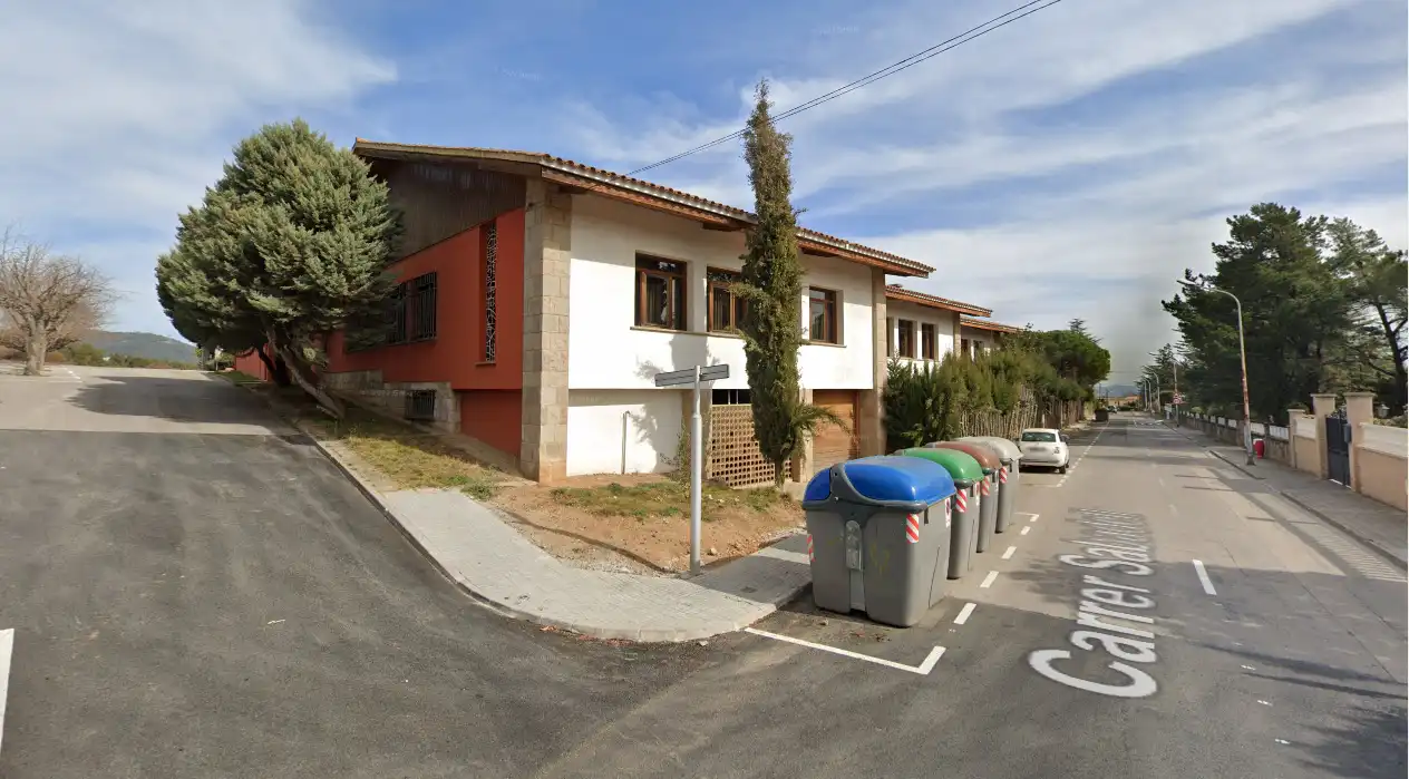 Vista exterior de Edifici en venda en Castellar del Vallès