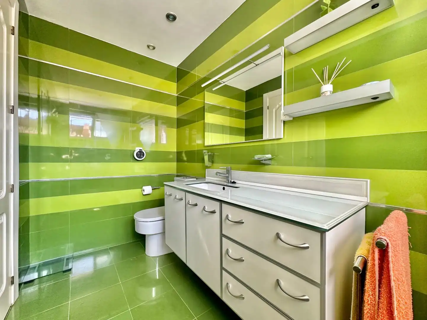Baño de Apartamento en venta en Almuñécar con Aire acondicionado, Terraza y Amueblado