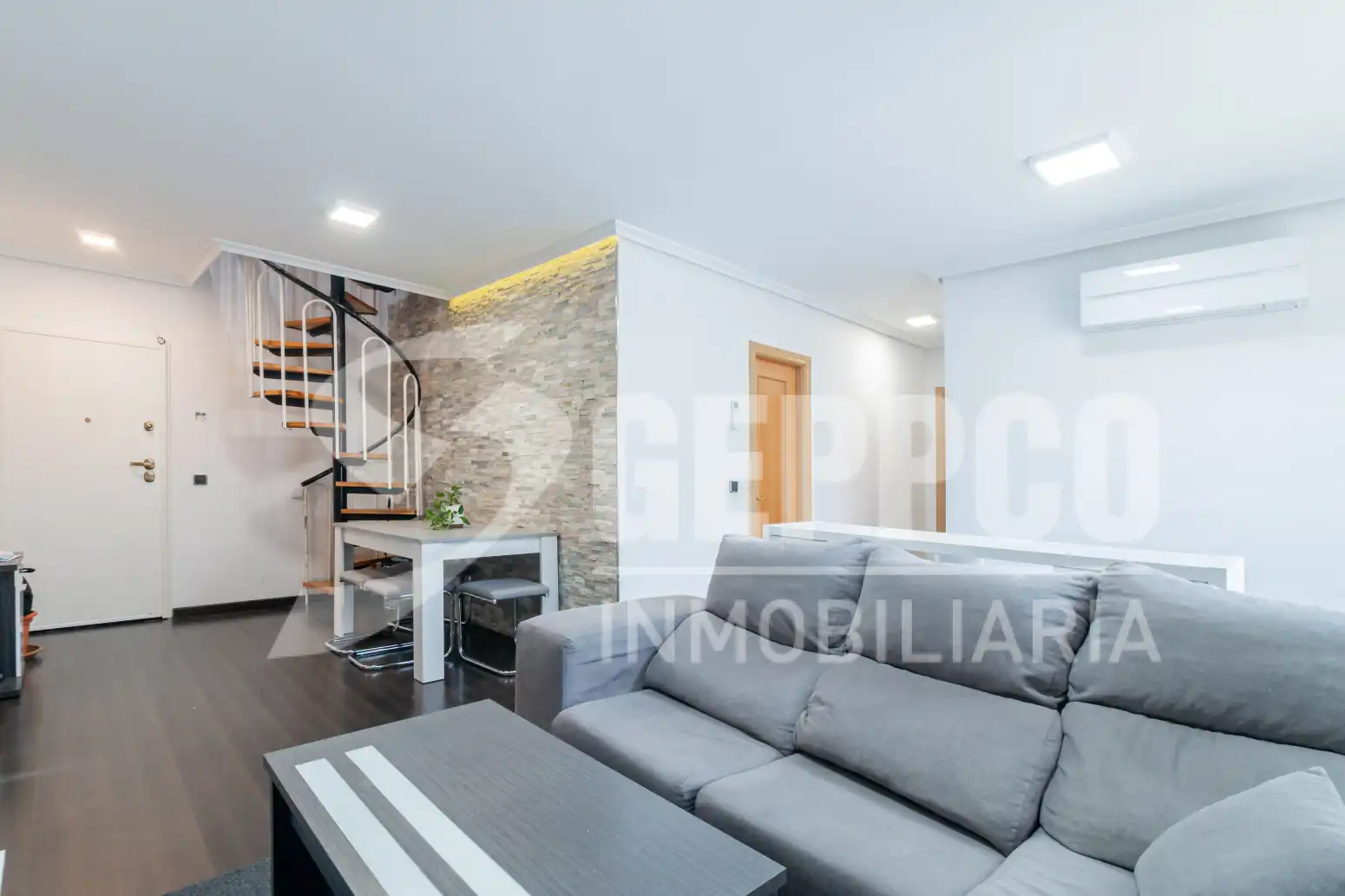 Sala de estar de Dúplex en venta en Villalbilla con Aire acondicionado