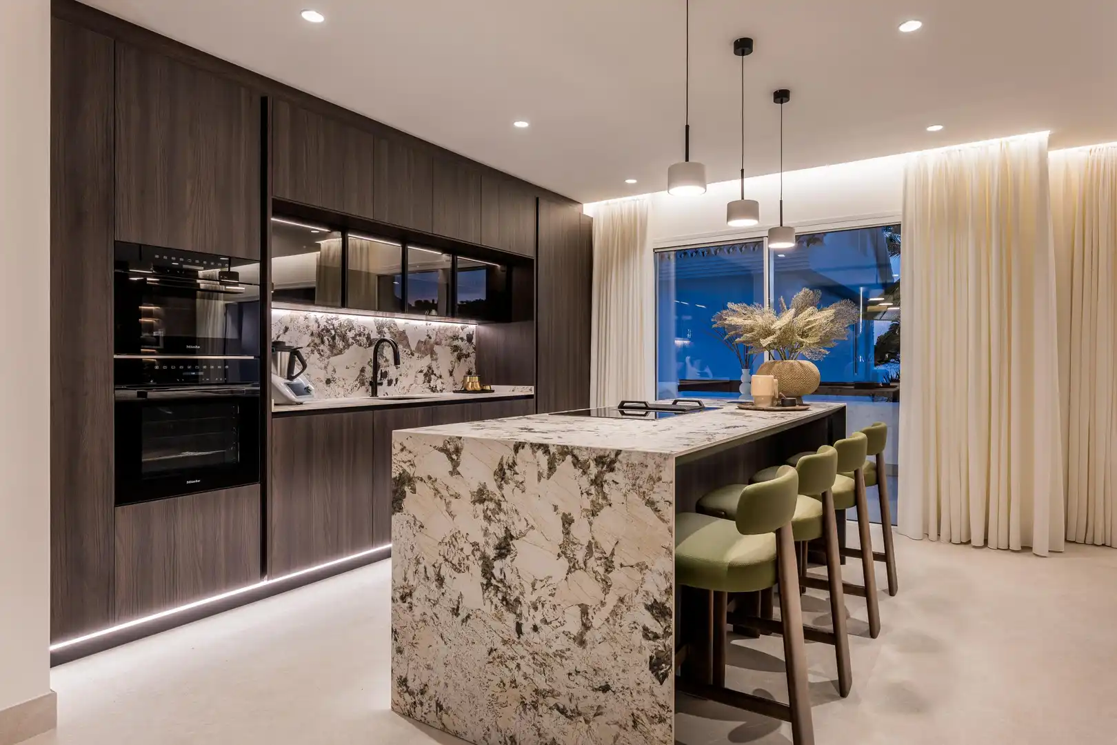 Kitchen of Apartments for sale in Marbella  with Air Conditioner, Heating and Alarm
