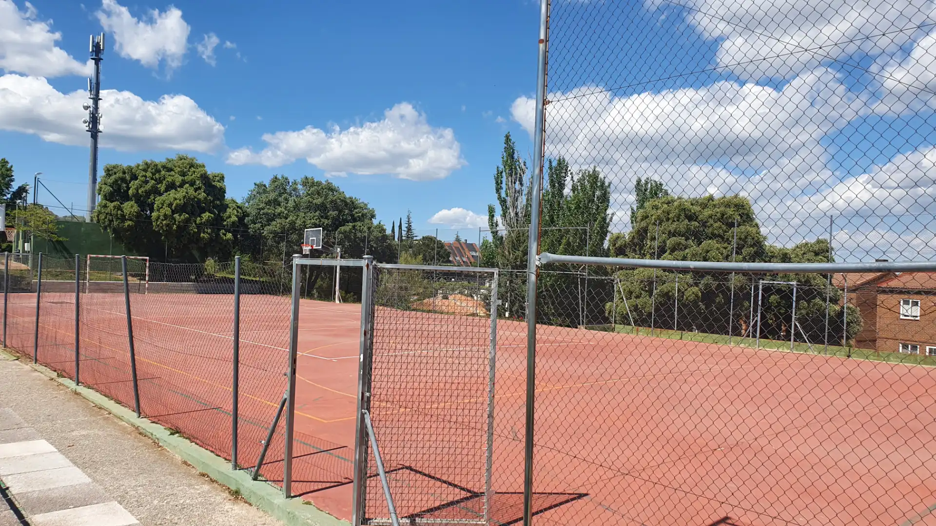 Aparcament de Dúplex en venda en Valdemorillo amb Aire condicionat, Calefacció i Terrassa