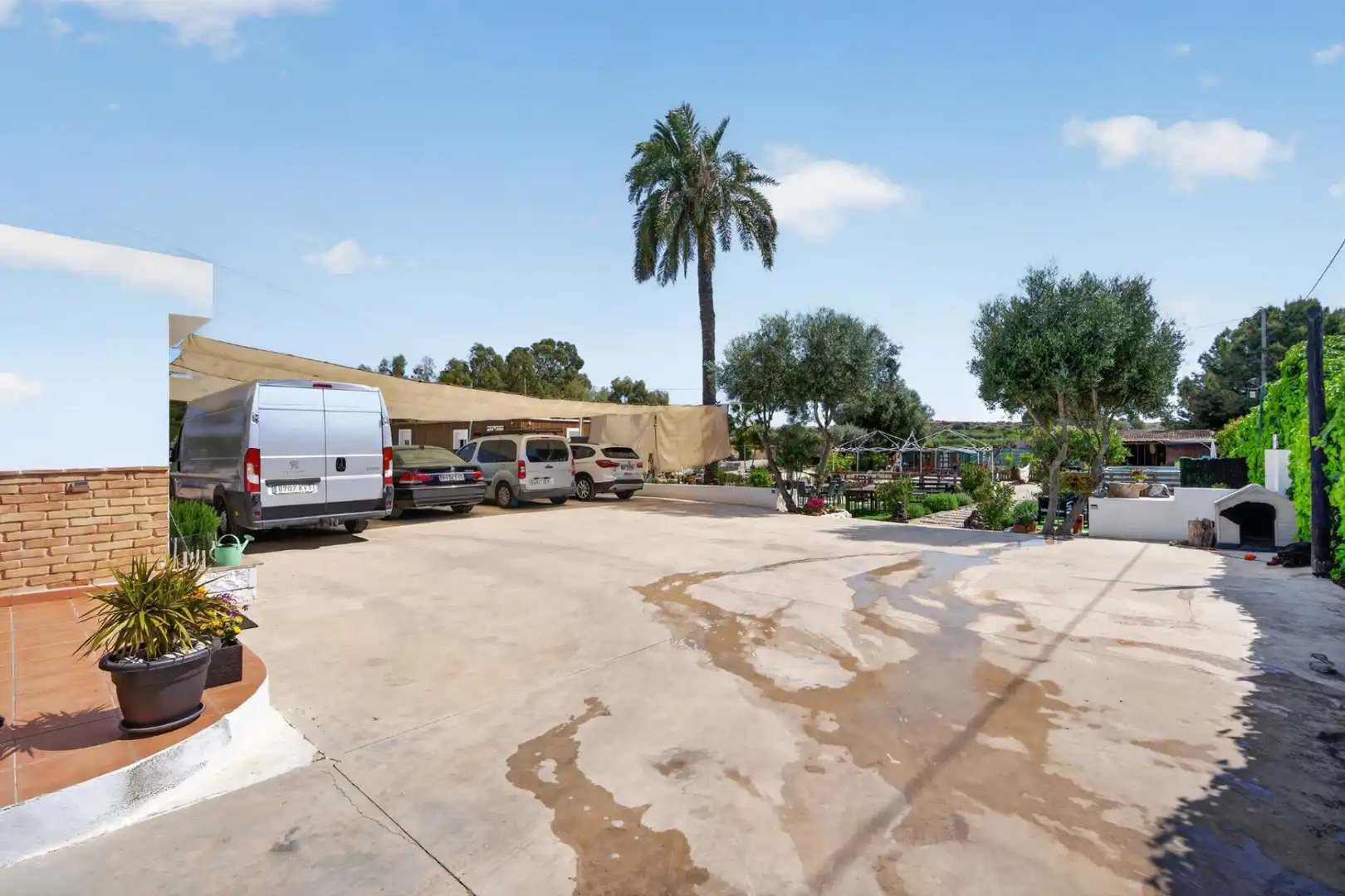 Aparcament de Casa o xalet en venda en Elche / Elx amb Aire condicionat, Calefacció i Jardí privat