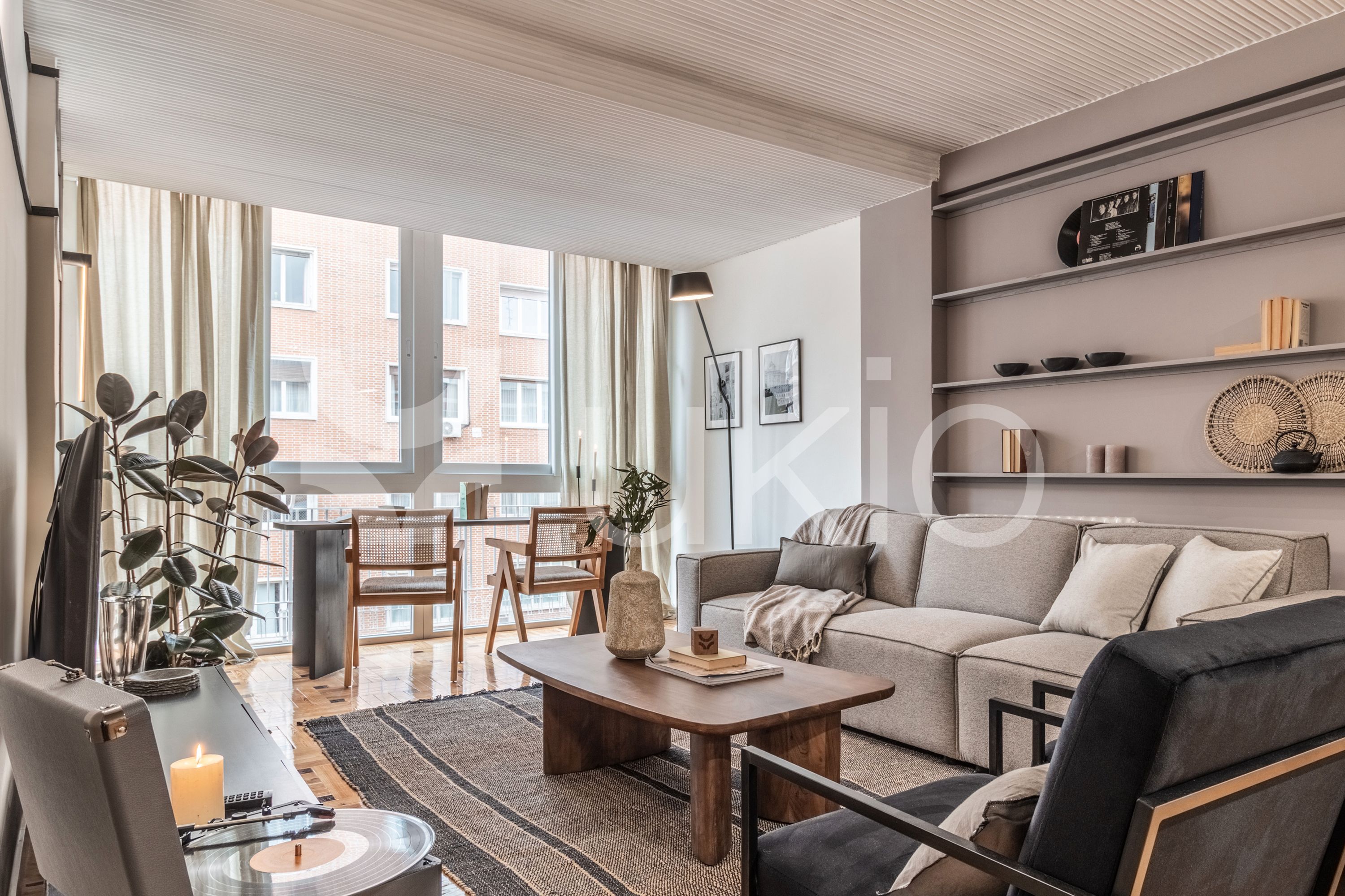 Sala d'estar de Apartament de lloguer en  Madrid Capital amb Aire condicionat, Calefacció i Moblat