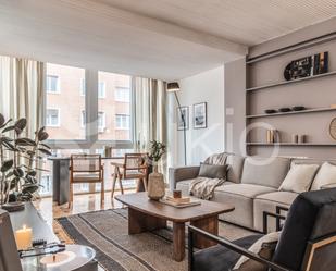 Sala d'estar de Apartament de lloguer en  Madrid Capital amb Aire condicionat, Calefacció i Moblat