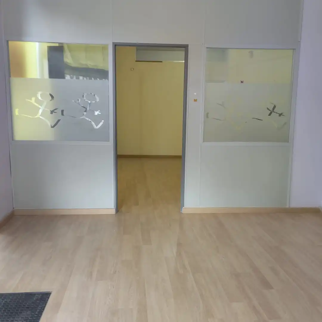 Local comercial de lloguer a Oeste, imagen 2