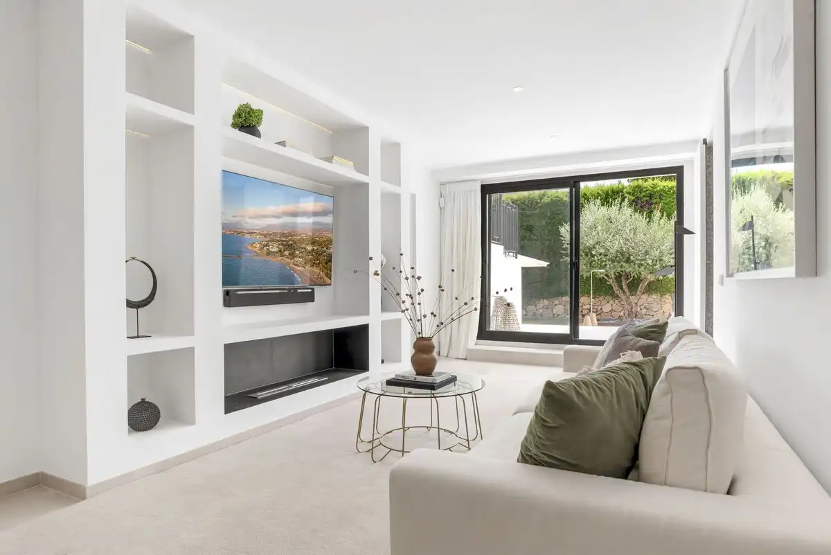 Living room of Houses for sale in Nueva Andalucía