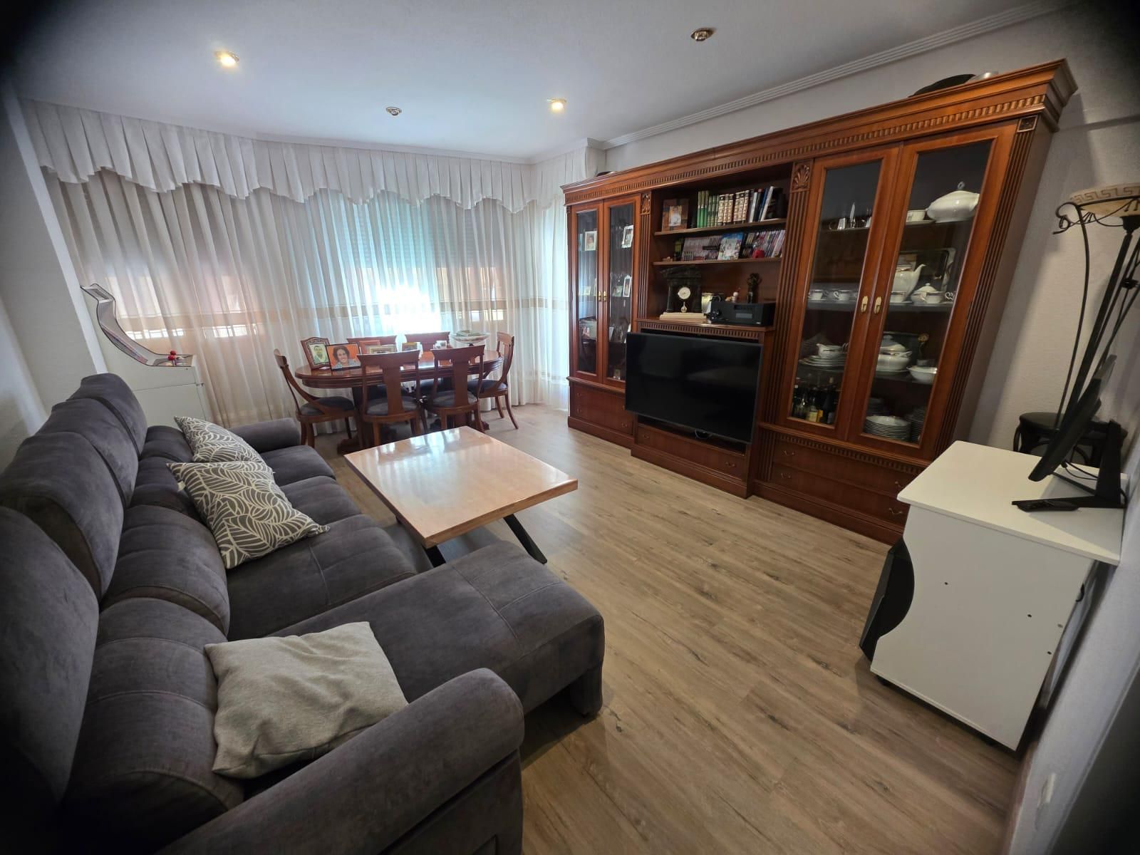 Living room of Apartment for sale in Elda  with Air Conditioner, Heating and Balcony