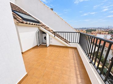 Ático con ascensor en venta en Calle Rioja 6