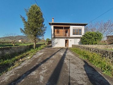 Xalet amb balcó en venda a STA MARIA 144