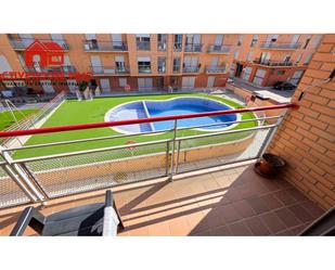 Piscina de Pis en venda en Santa Bàrbara amb Calefacció, Terrassa i Moblat