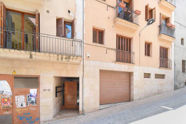 Local comercial en Venta en C/ Mossèn Jacint Verdaguer  en Sant Hipòlit de Voltregà