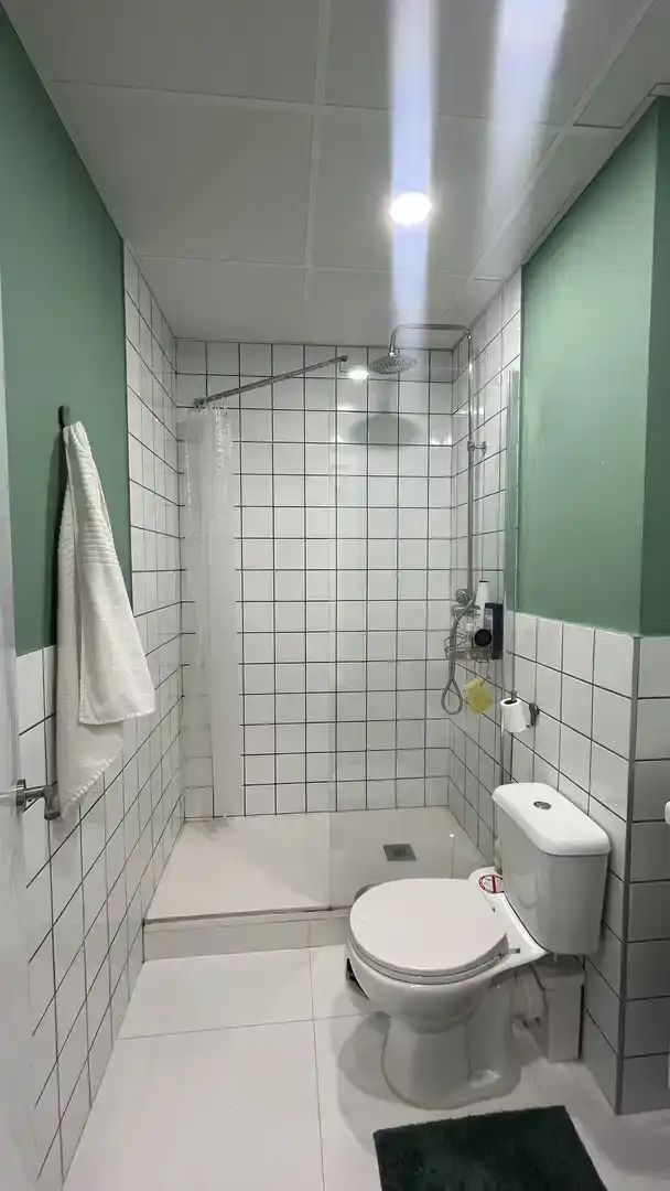Badezimmer von Wohnung zur Miete in  Valencia Capital mit Klimaanlage