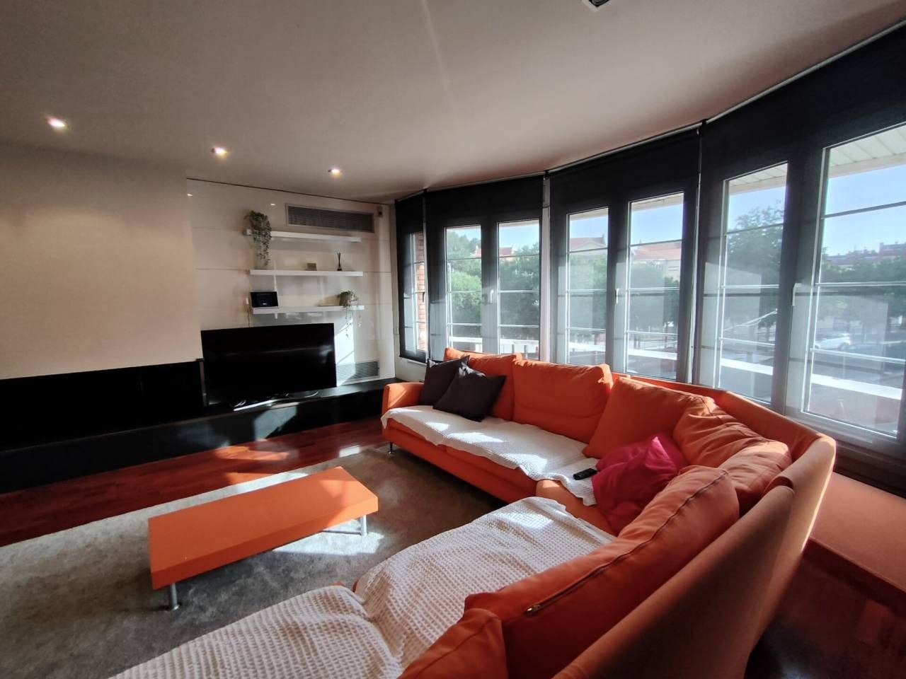 Sala d'estar de Casa o xalet en venda en Manresa amb Aire condicionat, Calefacció i Jardí privat