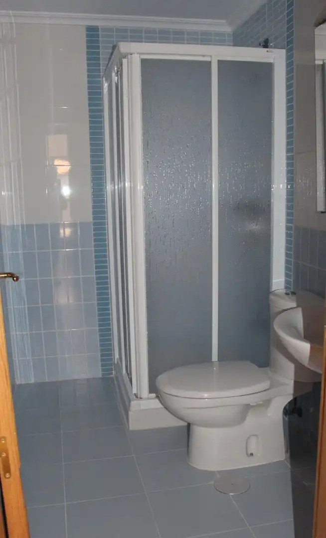 Bathroom of Flat for rent in Almansa  with Heating and Furnished