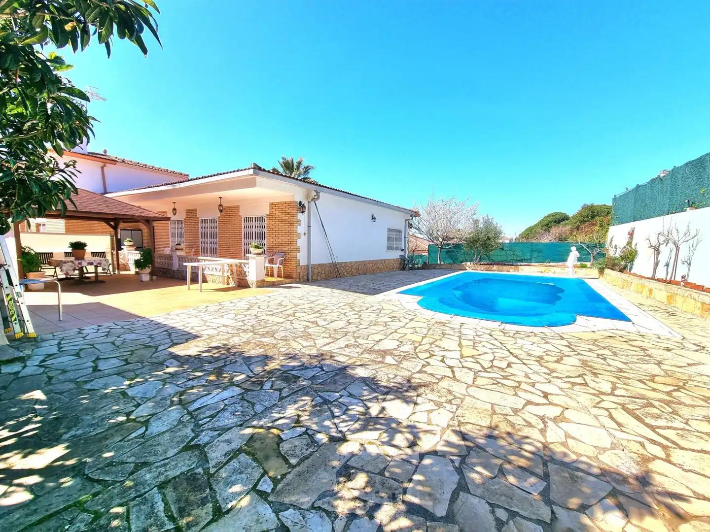 Vista exterior de Casa o xalet en venda en Lloret de Mar amb Calefacció, Jardí privat i Terrassa
