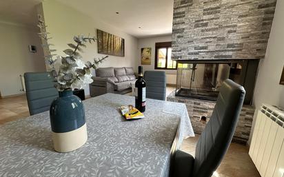 Sala d'estar de Casa o xalet en venda en Chiloeches amb Aire condicionat i Piscina
