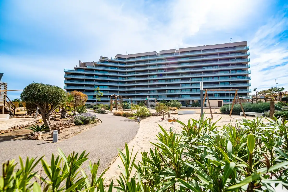 Vista exterior de Apartament en venda en Cartagena amb Parquet, Terrassa i Balcó