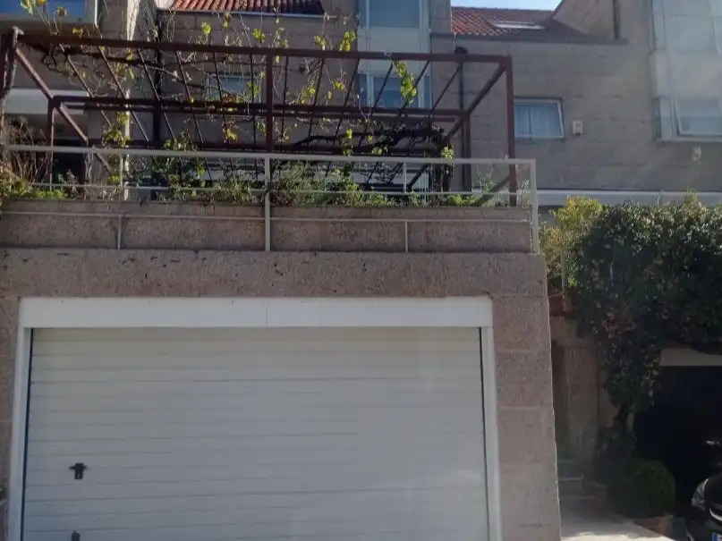 Vista exterior de Casa o xalet per a compartir en Parroquias de Santiago
