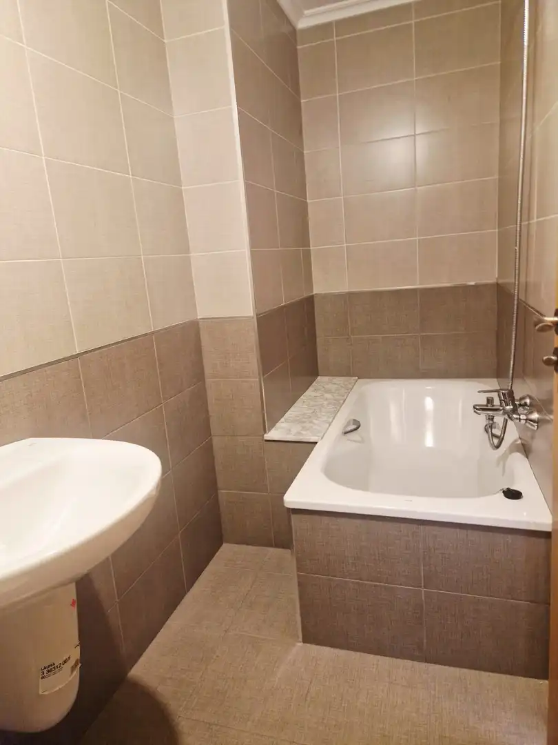 Bany de Pis en venda en Avilés amb Calefacció i Traster