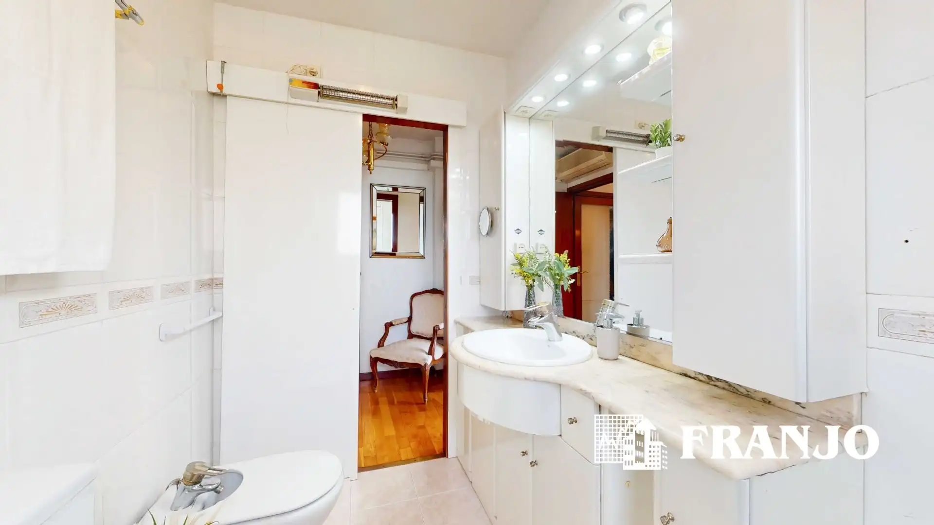 Badezimmer von Wohnung zum Verkauf in Barcelona mit Klimaanlage, Heizung und Terrasse