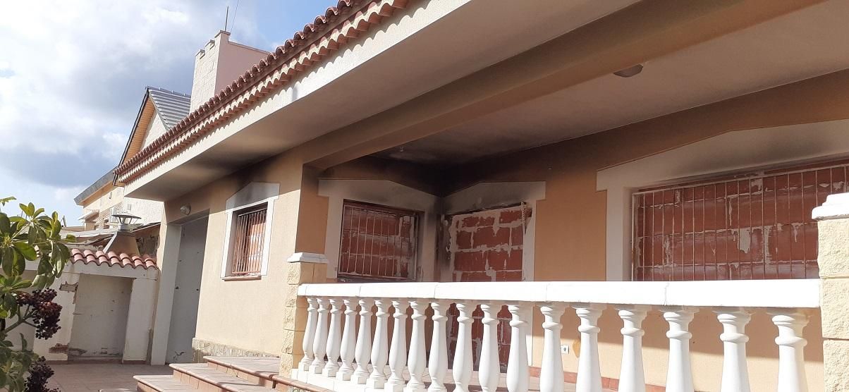 Vista exterior de Casa o chalet en venta en Mont-roig del Camp con Terraza y Piscina
