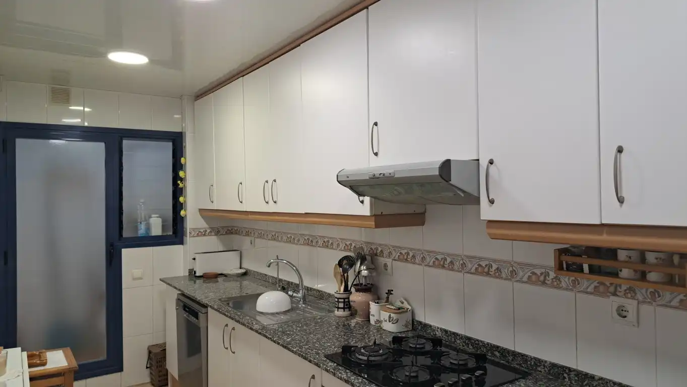 Cuina de Pis de lloguer en Cunit amb Aire condicionat, Calefacció i Moblat