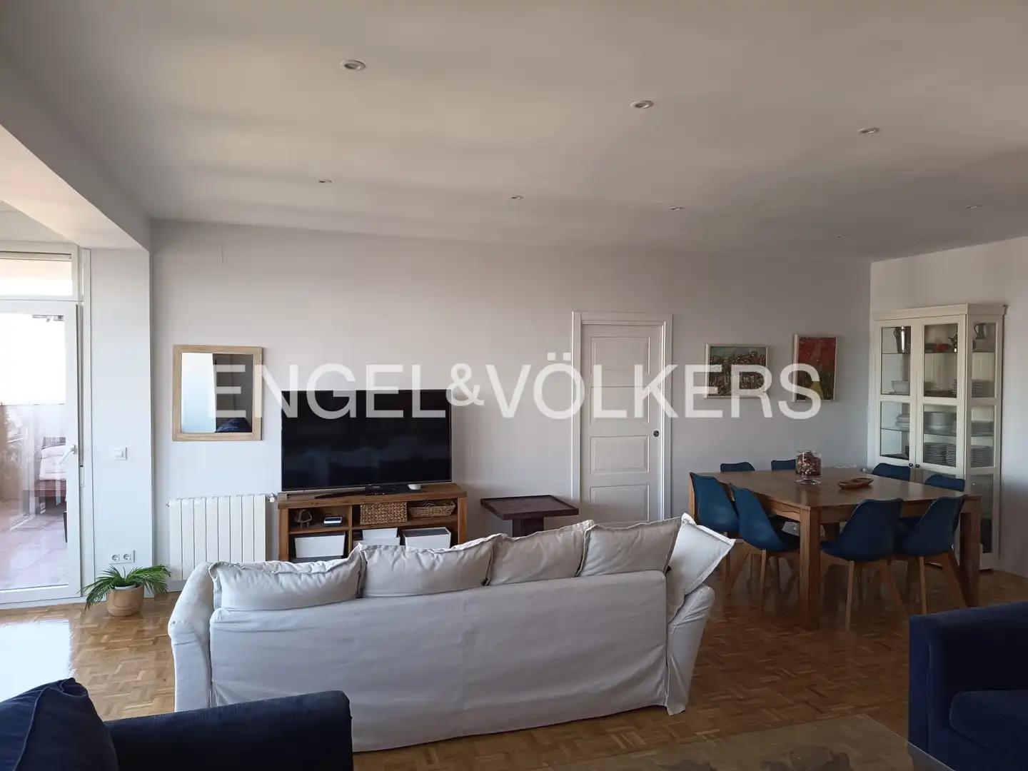 Living room of Flat for rent in Madrid  with Air Conditioner, Heating and Parquet flooring