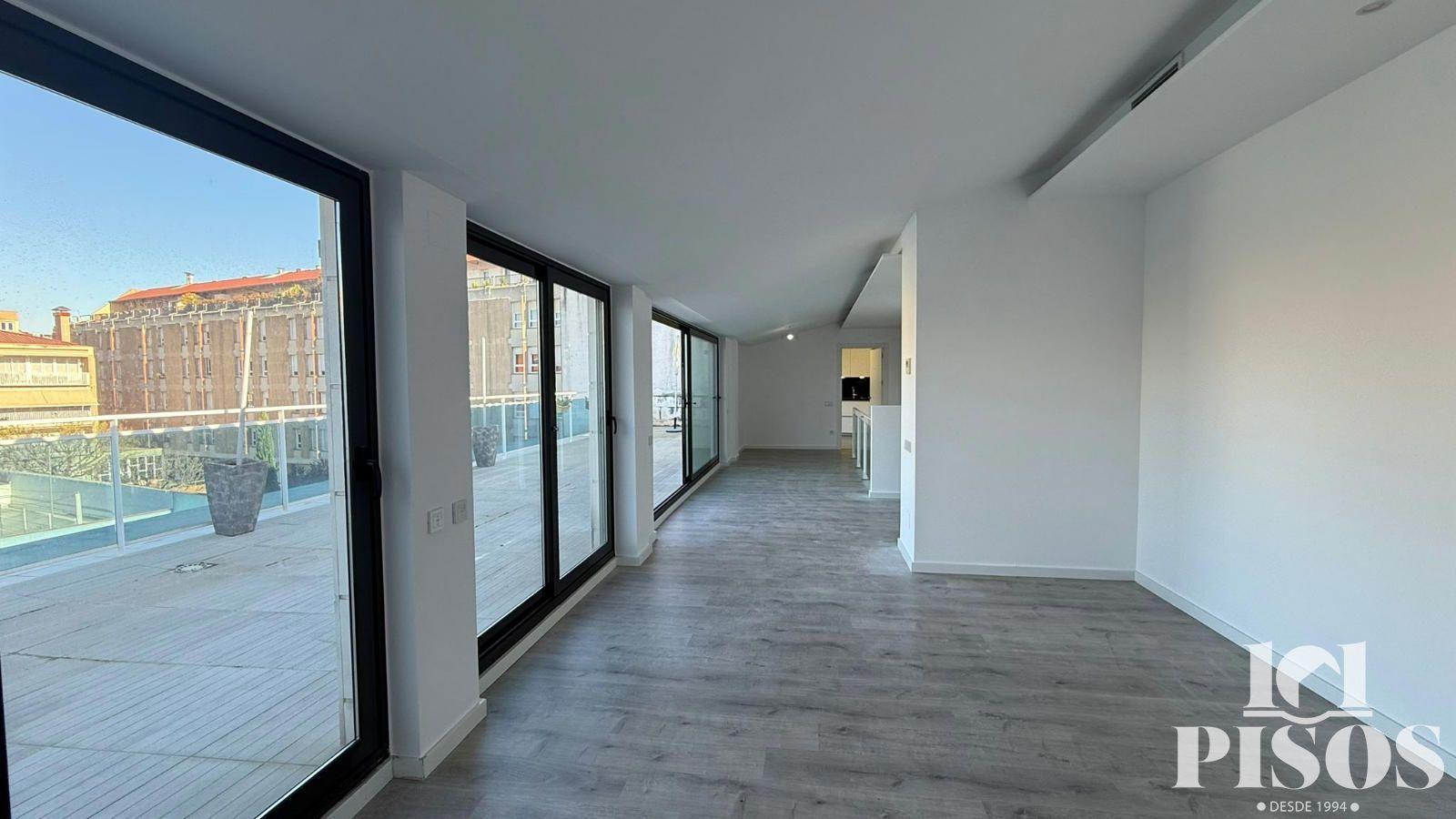 Ático de alquiler en Sabadell con Terraza, Piscina y Piscina comunitaria