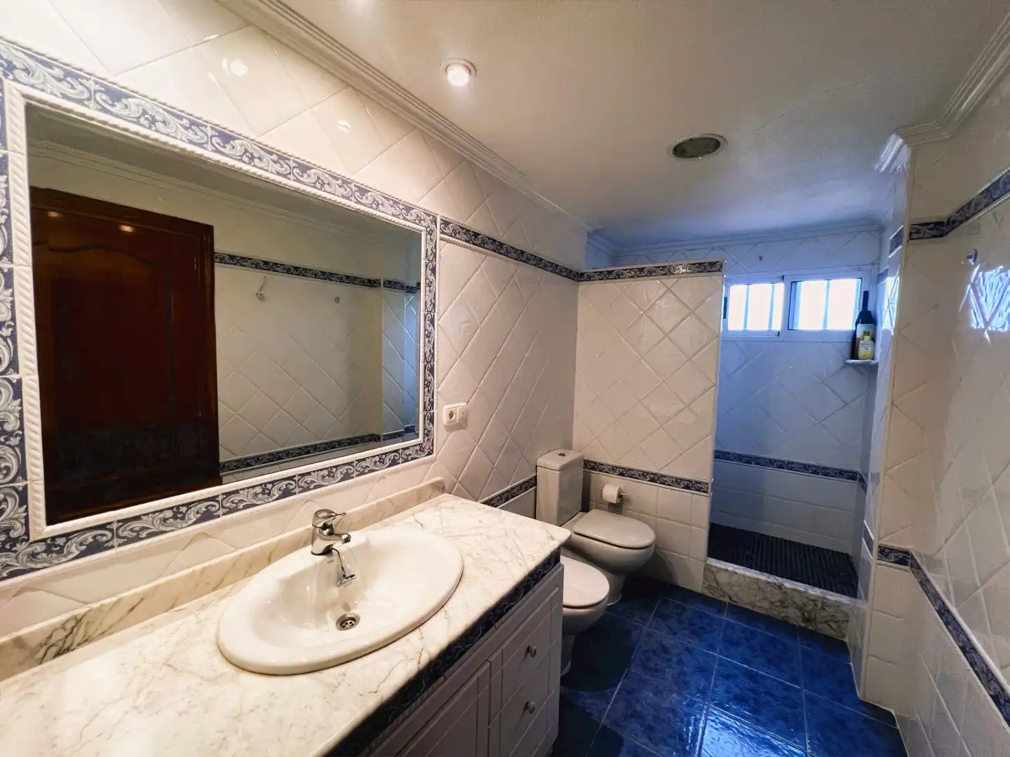 Bany de Casa o xalet en venda en Elche / Elx amb Aire condicionat, Jardí privat i Terrassa