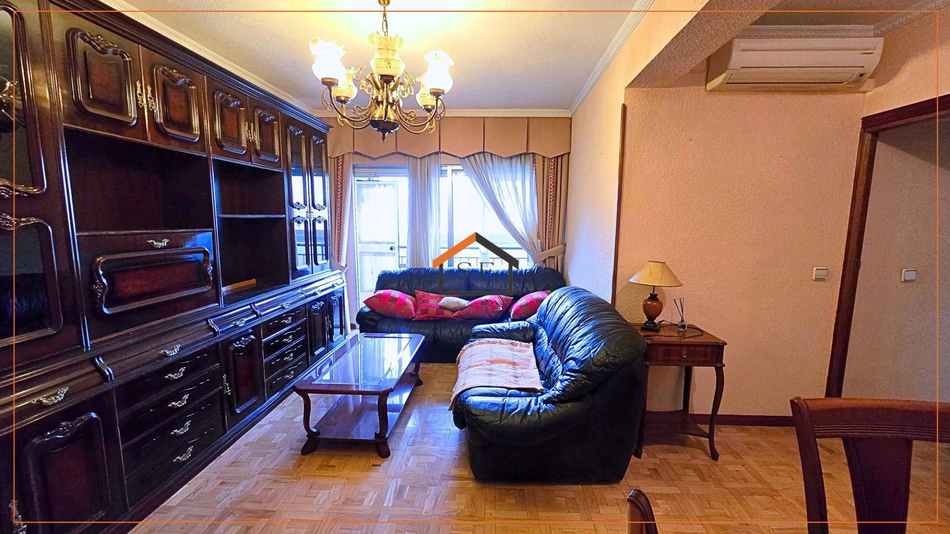 Living room of Flat for sale in  Madrid Capital  with Heating, Parquet flooring and Terrace