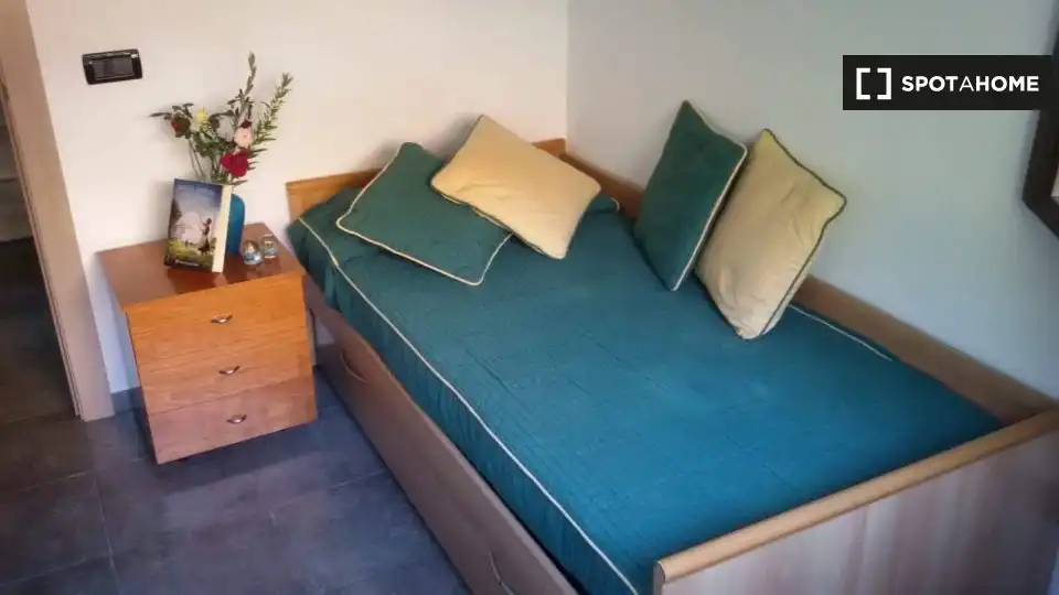 Habitación de Piso de alquiler en Sant Cugat del Vallès con Aire acondicionado, Calefacción y Amueblado