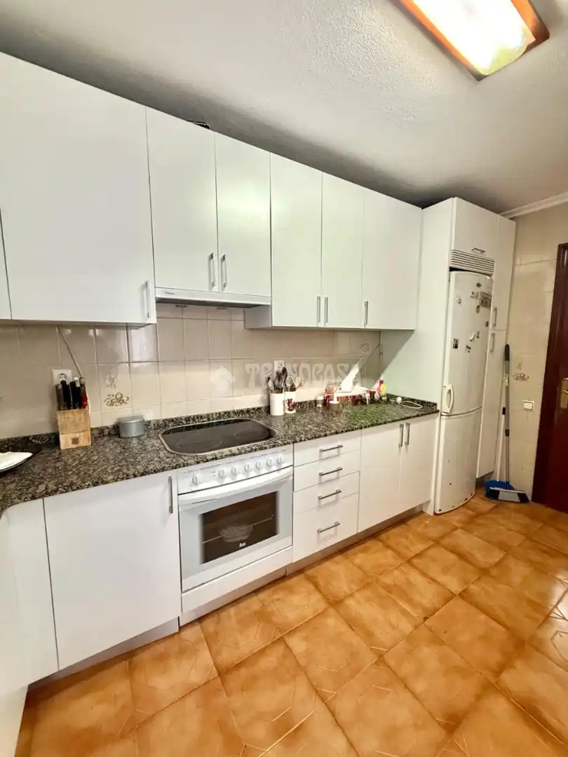 Cocina de Piso en venta en Santander con Calefacción y Amueblado