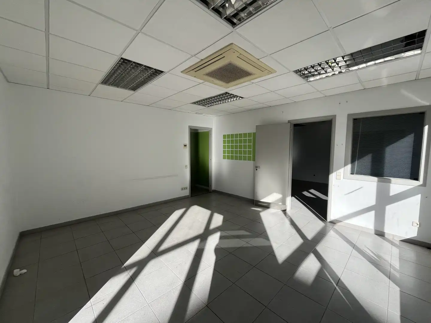 Office for rent in Manresa  with Heating