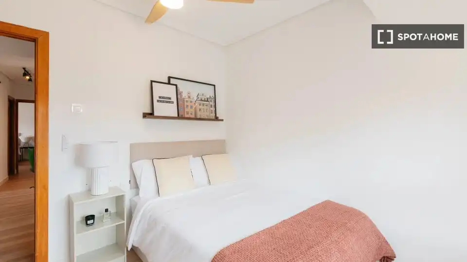 Habitación de Piso de alquiler en Valencia con Aire acondicionado, Calefacción y Amueblado