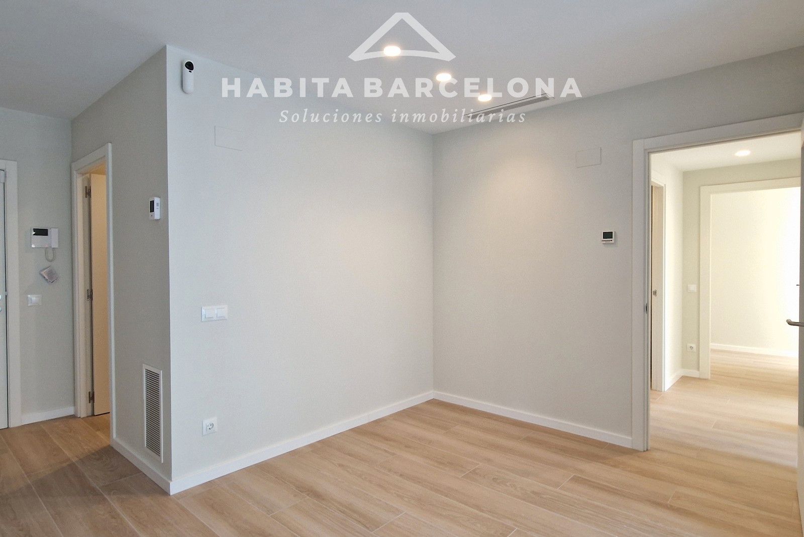 Dormitori de Pis de lloguer en  Barcelona Capital amb Aire condicionat, Calefacció i Parquet