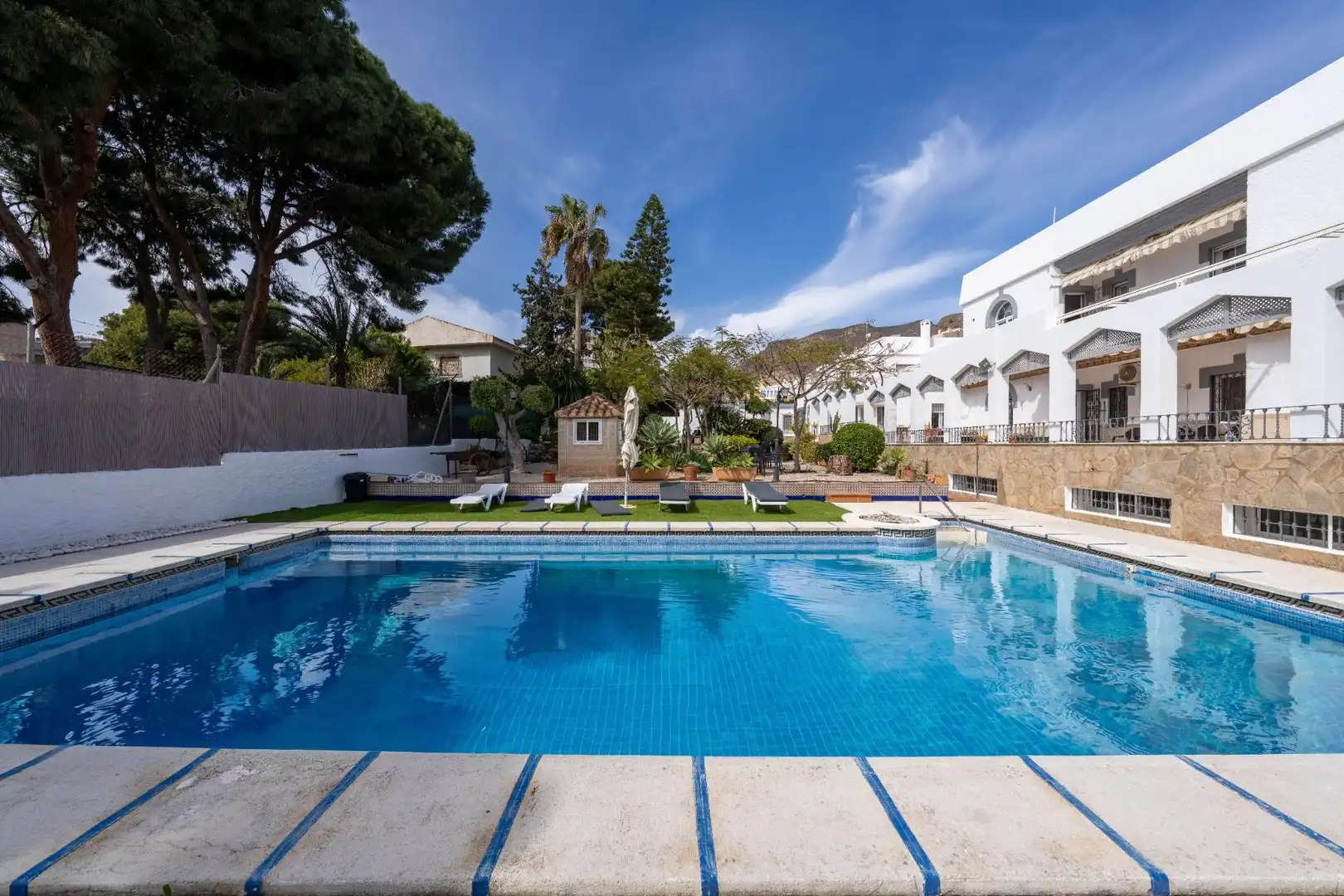 Piscina de Casa o chalet en venta en Roquetas de Mar con Aire acondicionado, Calefacción y Jardín privado