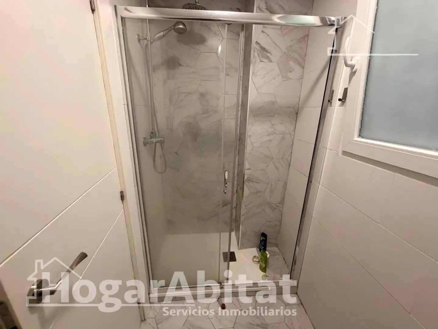 Bathroom of Flat for sale in Valencia  with Air Conditioner, Heating and Parquet flooring