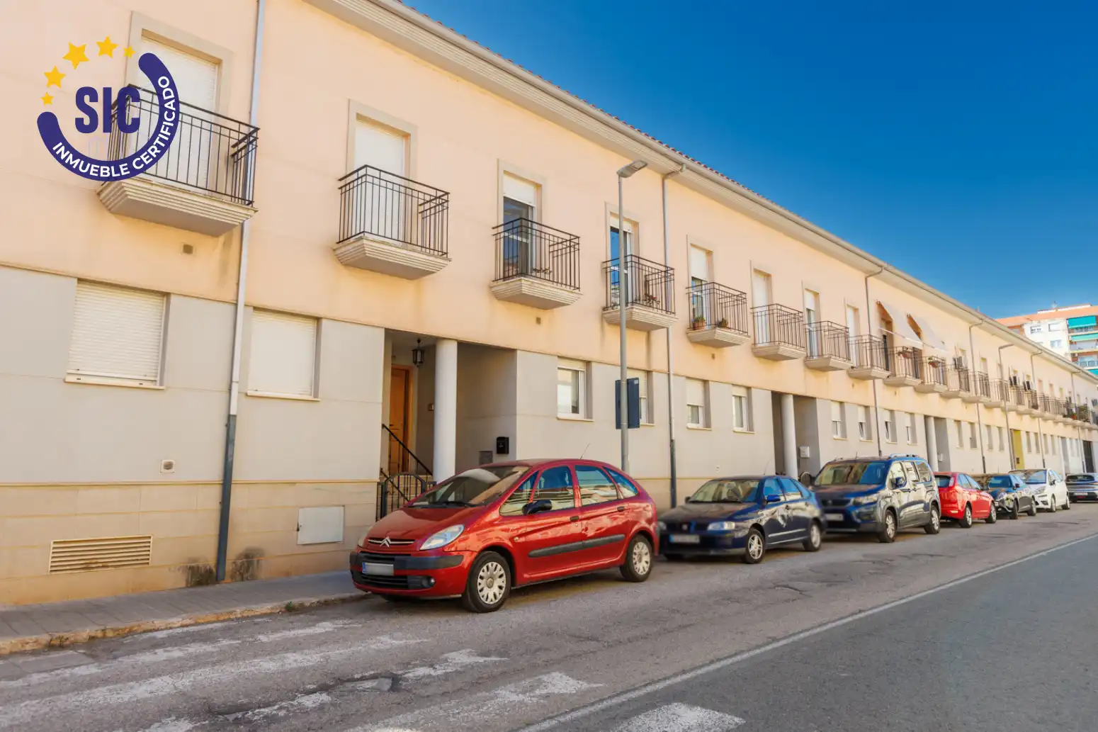Vista exterior de Casa o xalet en venda en L'Alcúdia de Crespins amb Aire condicionat, Terrassa i Balcó