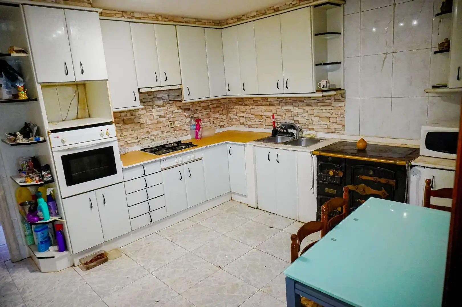 Cuina de Casa o xalet en venda en Ponferrada amb Calefacció, Jardí privat i Traster