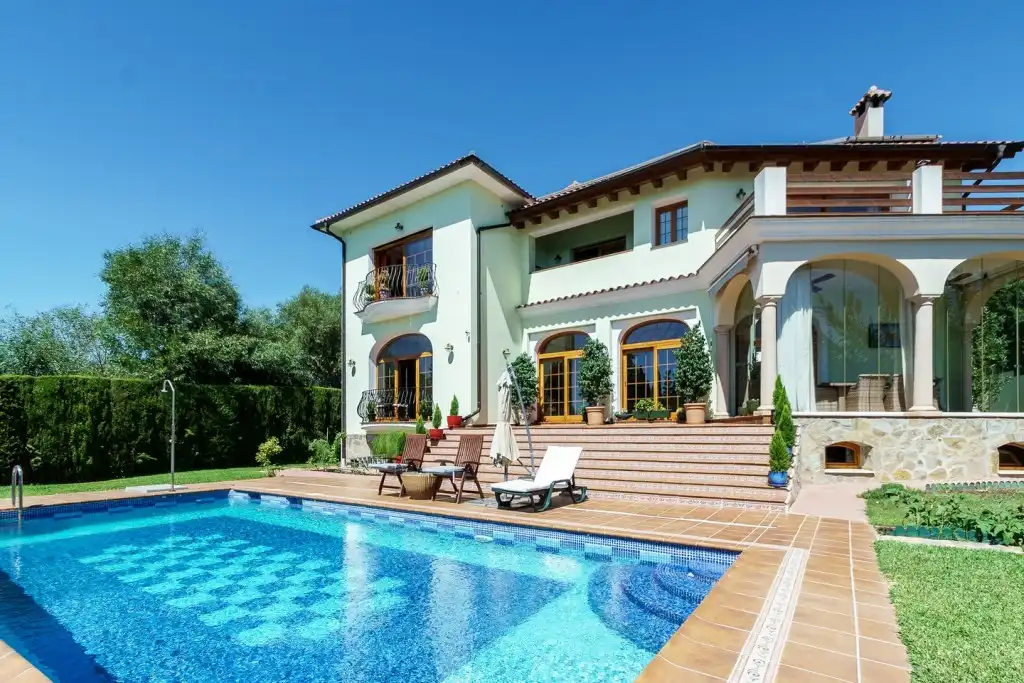 Piscina de Casa o xalet en venda en Marbella amb Aire condicionat, Calefacció i Jardí privat