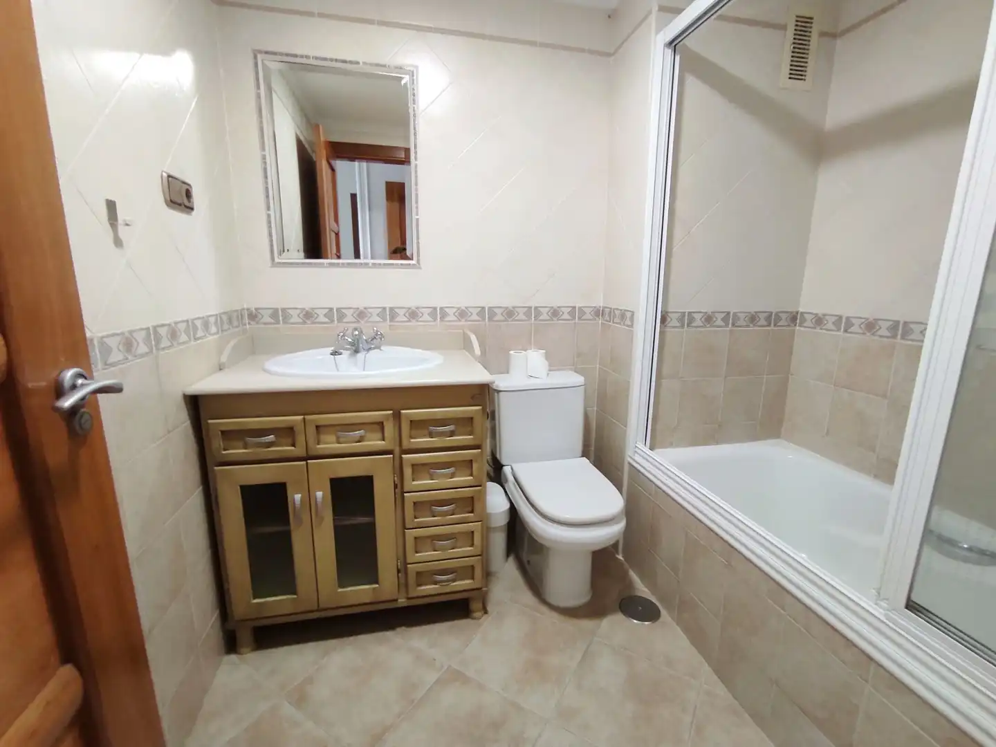 Baño de Piso de alquiler en Málaga con Aire acondicionado, Terraza y Amueblado