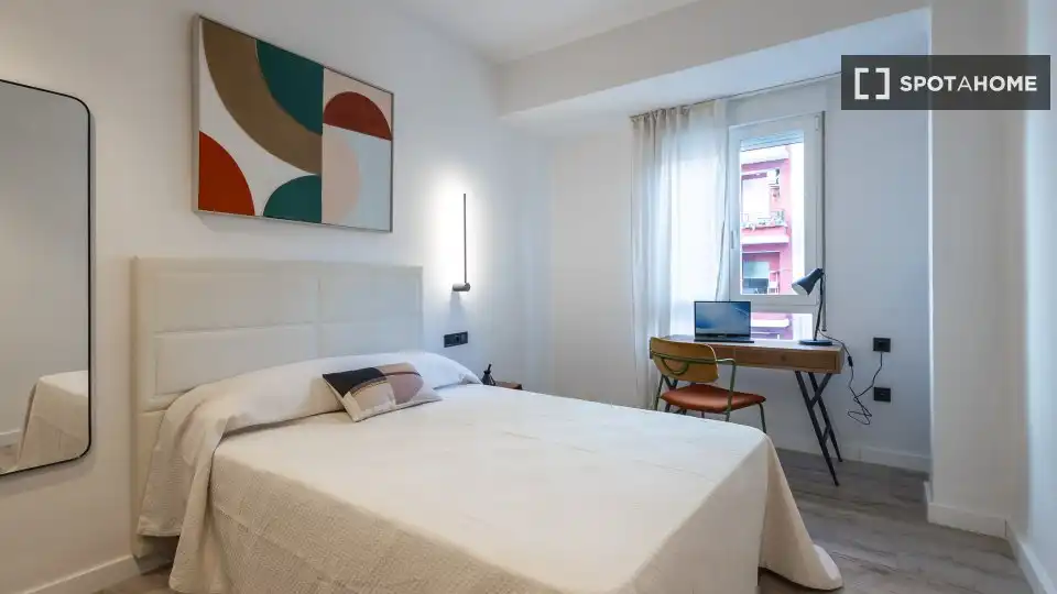 Habitación de Piso de alquiler en Valencia con Aire acondicionado, Calefacción y Amueblado