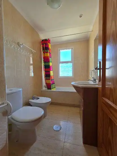 Baño de Apartamento en venta en La Manga del Mar Menor con Terraza, Amueblado y Piscina comunitaria