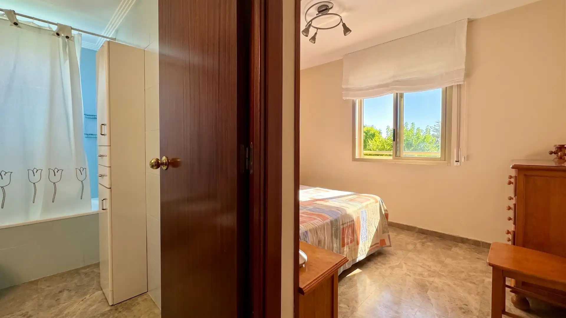 Schlafzimmer von Dachboden zum Verkauf in Salou mit Klimaanlage, Möbliert und Balkon