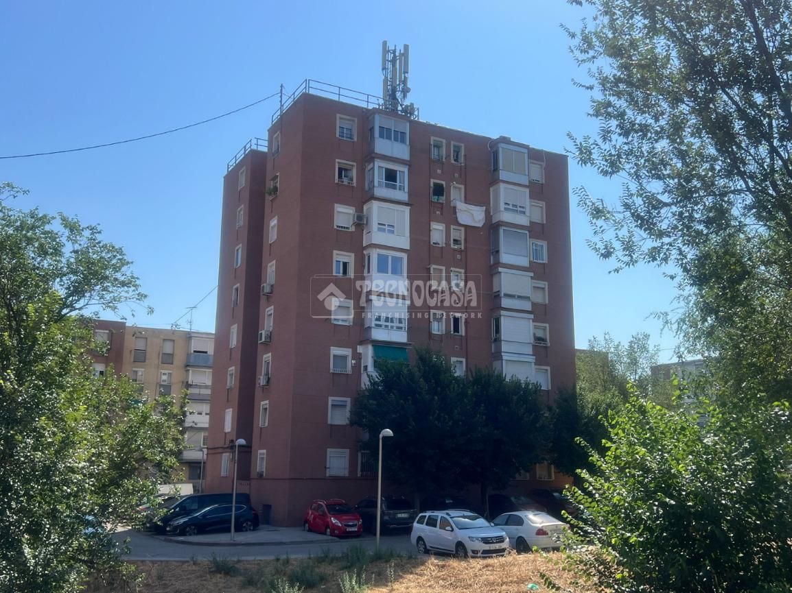 Vista exterior de Pis en venda en  Madrid Capital amb Calefacció i Parquet
