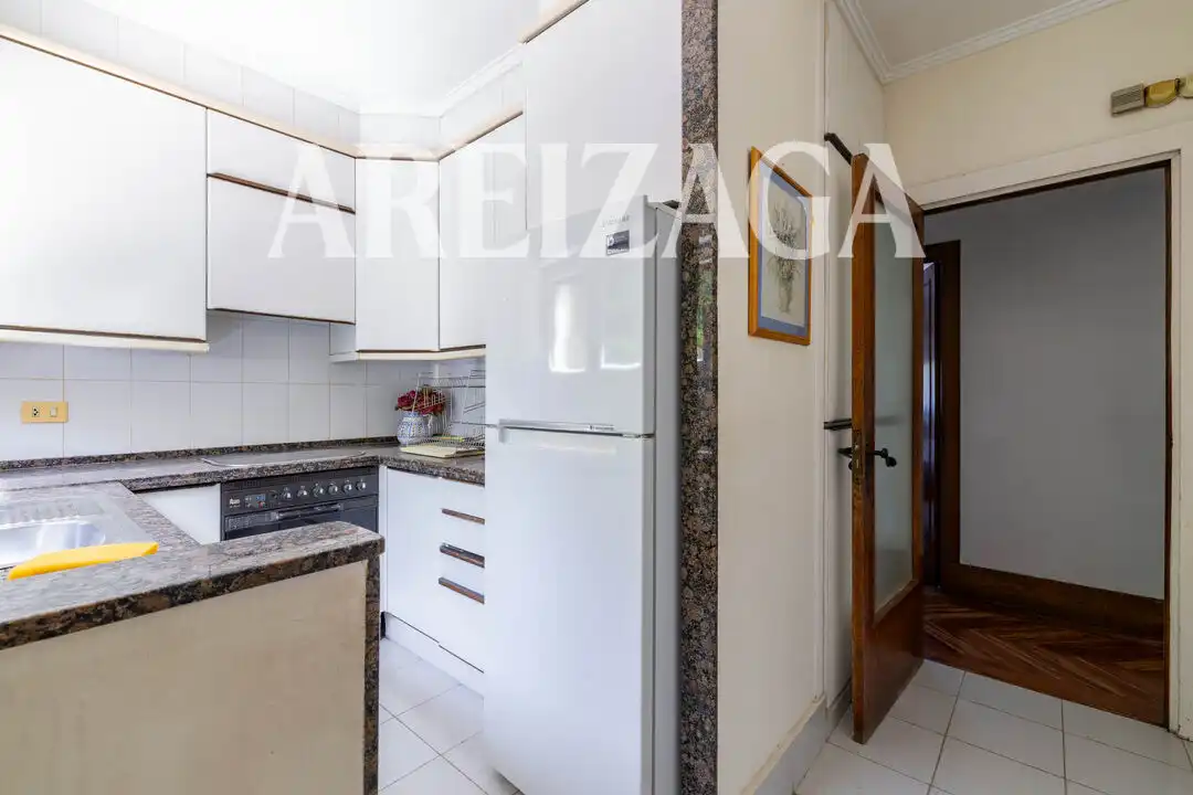 Cocina de Casa o chalet en venta en Donostia - San Sebastián  con Calefacción, Jardín privado y Terraza